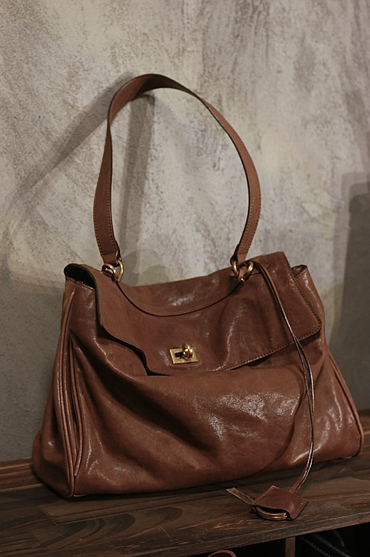 真皮巴黎法式搭扣托特设计凹造型腋下单肩斜挎包水晶植鞣牛皮长33