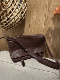 信使翻盖邮差包真皮水染头层植鞣牛皮哑光粗肩带斜挎包轻便多隔层