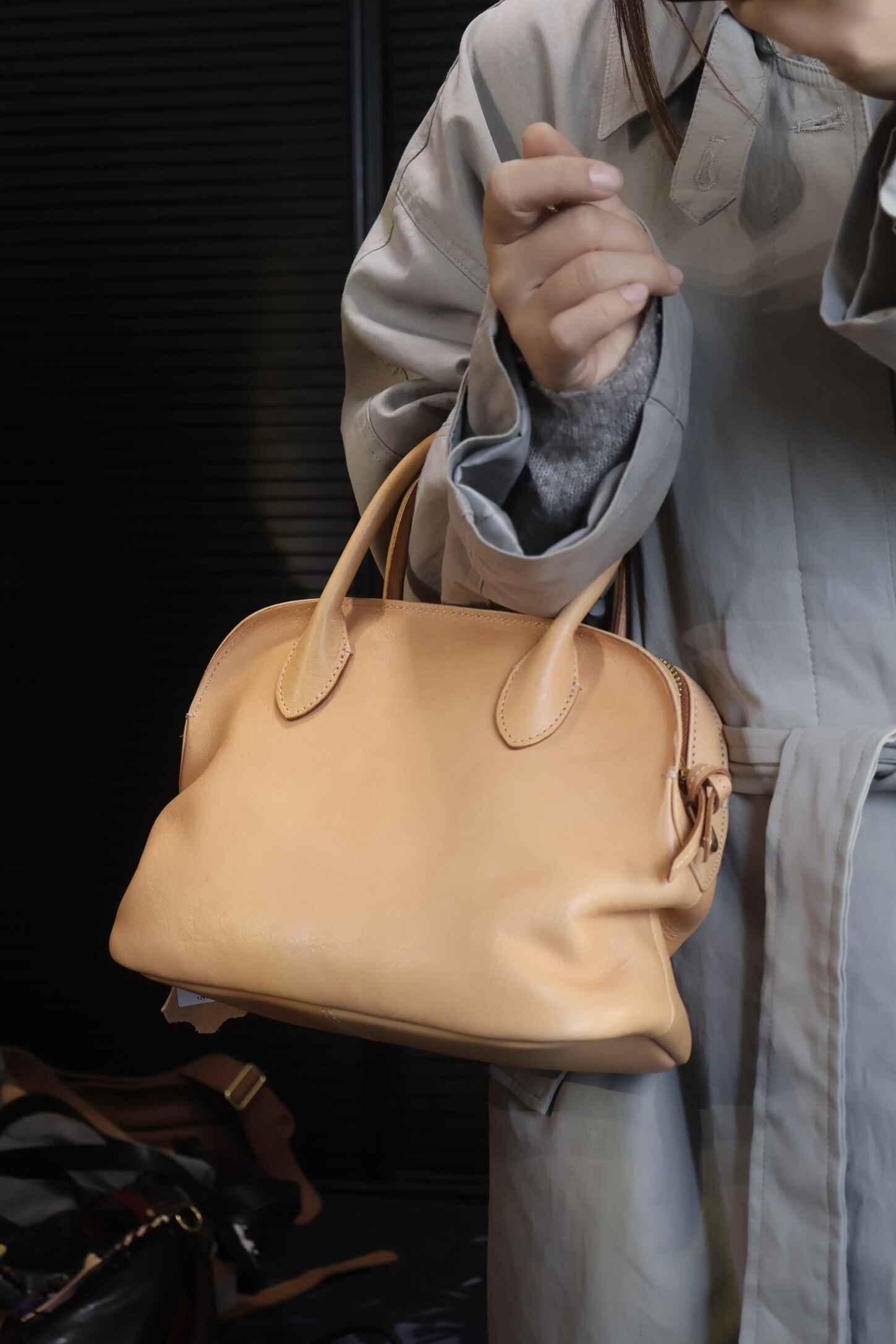 独行野兽新款头层植鞣厚牛皮真皮女包手提包贝壳包保龄球斜挎包