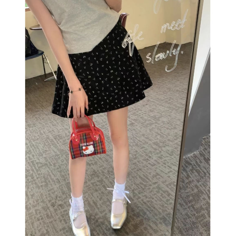 复古甜美黑色碎花半身裙女夏季2025新款A字包臀裙显瘦高腰短裙子