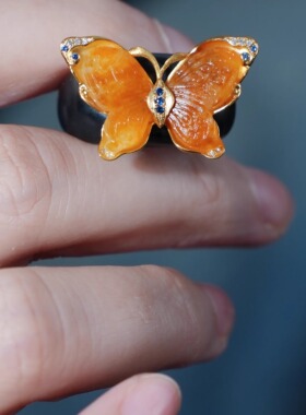 「石上嵌石系列」红皮籽料蝴蝶戒指 | 色老熟·柔润油·娇巧沉稳