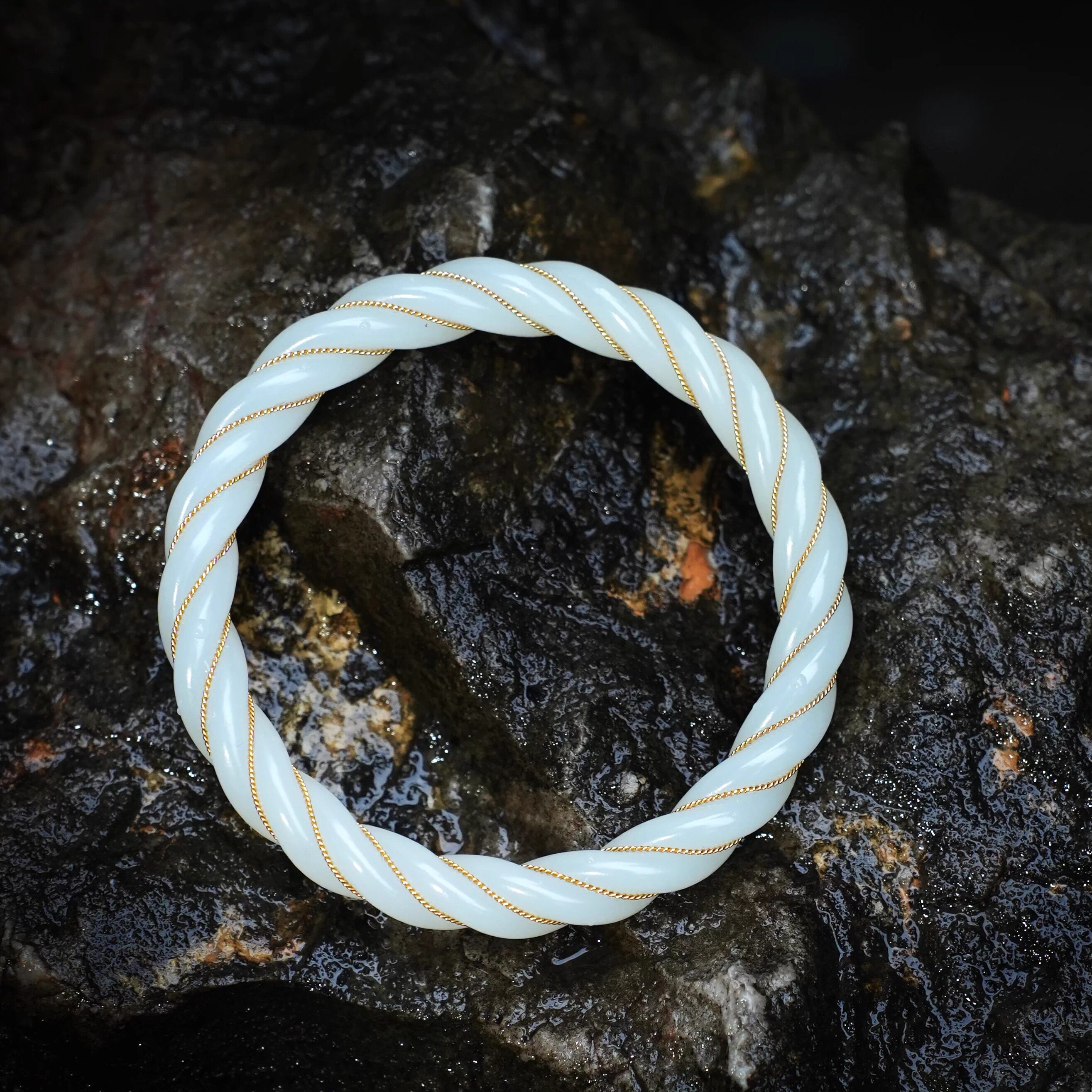 「绞丝系列&middot;金绞丝玉镯」18k金和田玉手镯57圈口 | 古今共生之美