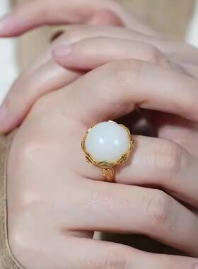 「清姿」白玉莲花戒指18k金｜香远益清 白 糯 细 清雅之姿