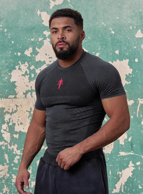 欧美肌肉健身衣夏季新款休闲户外跑步训练速干运动圆领紧身衣男装