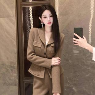 韩剧女主穿搭独特绝美高级感气质小香风卡其色毛衣裤子套装女秋冬