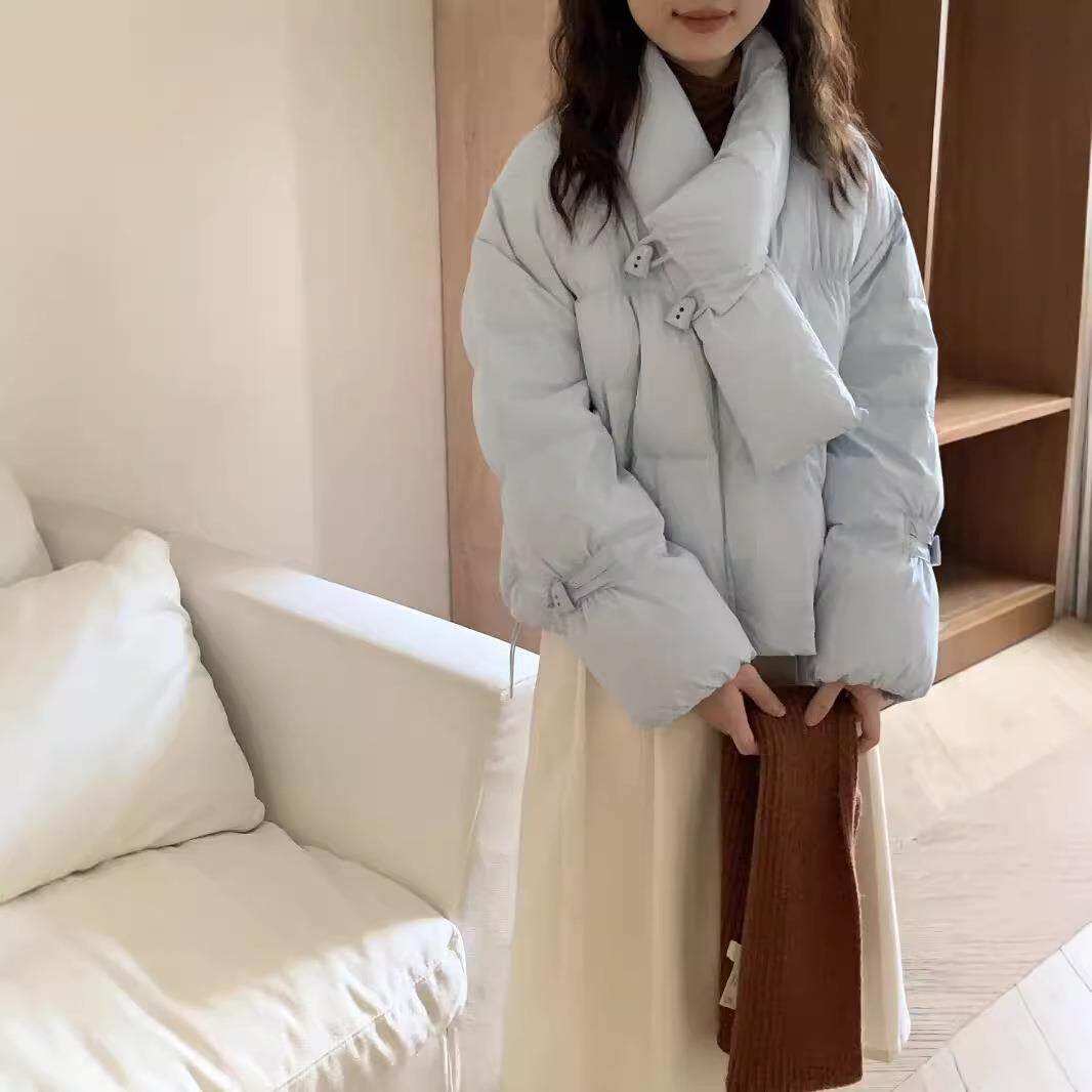 韩版2025年圆领带围脖短款羽绒服女反季新款宽松白鸭绒面包服外