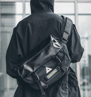 斜挎包男士潮牌单肩包日系机能背包运动休闲邮差包包大容量电脑包