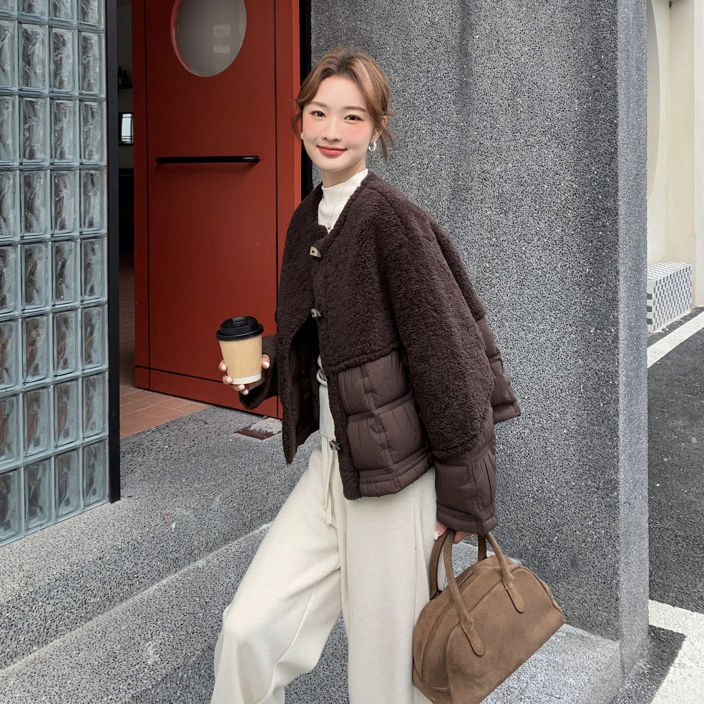 【主推款】2025冬季羊羔毛拼接短羽绒服B101-1027-P275-K418现货，女装羽绒服，浙宝101