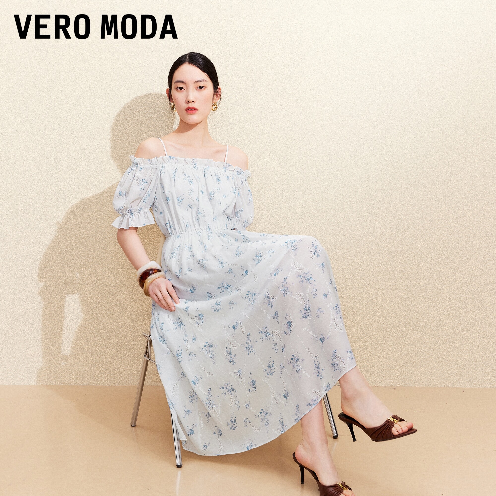 Vero Moda连衣裙2026夏季新款露肩荷叶边泡泡袖印花度假