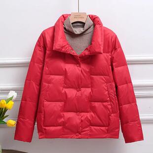 红色羽绒服女款冬季2024新款本命年衣服妈妈洋气冬装轻薄短款外套