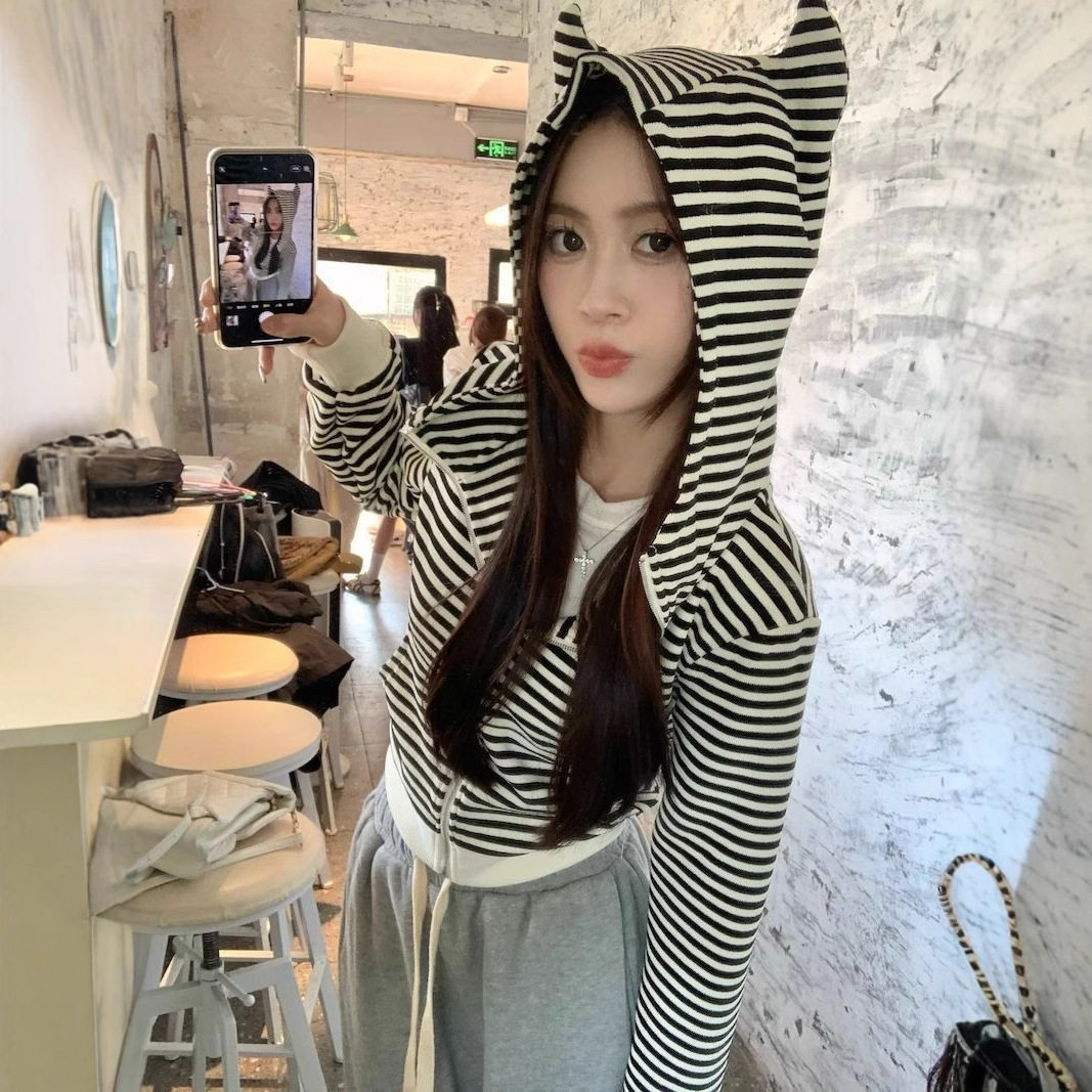 小恶魔耳朵条纹连帽外套女春秋爆款韩系甜辣设计感修身短款卫衣
