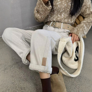 2025秋冬新款米灰色加绒直筒牛仔裤女宽松高腰九分小个子法棍裤子