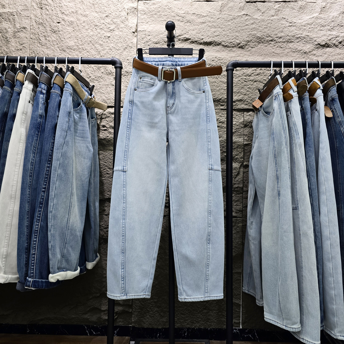 2025冬季新款浅蓝色阔腿牛仔裤女加绒保暖高腰显瘦长裤弯刀拖地裤