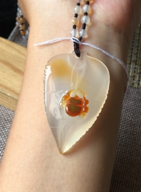 微瑕清货 天然玉髓玛瑙吊坠 俏色雕工叶子 毛衣链 长项链 挂件