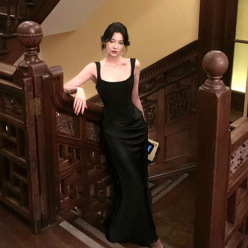 大码法式黑色方领吊带鱼尾连衣裙