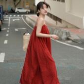 2025年新款 大码 女装 暗纹棋盘格吊带连衣裙松弛感红色大摆度假长裙