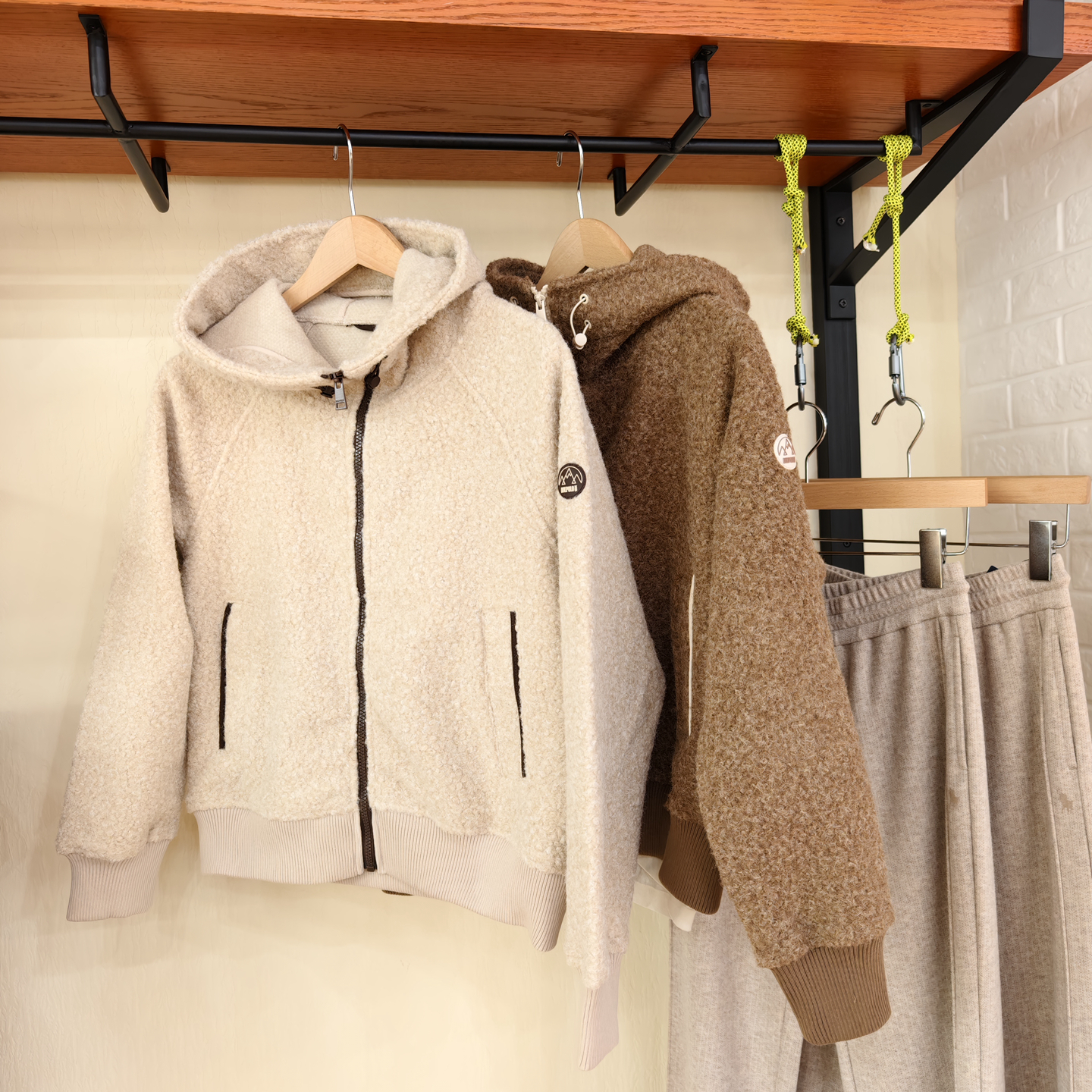 女式连帽毛呢外套时尚简约舒适