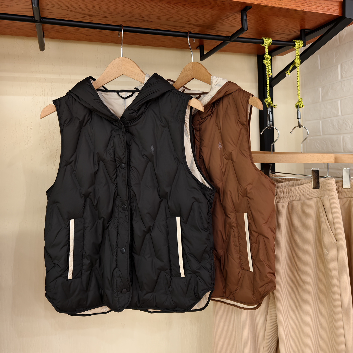 女式连帽羽绒马甲简约舒适百搭