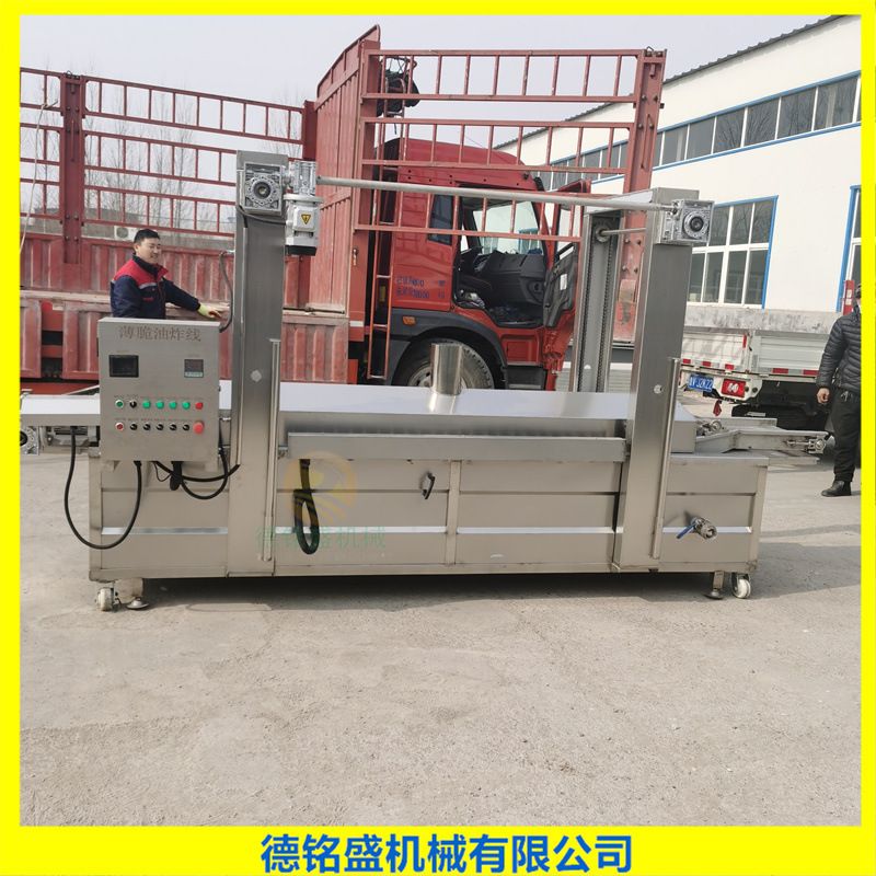鸭脖腌制入味油炸线 网带宽度600mm薄脆油炸机 炸脆皮机器
