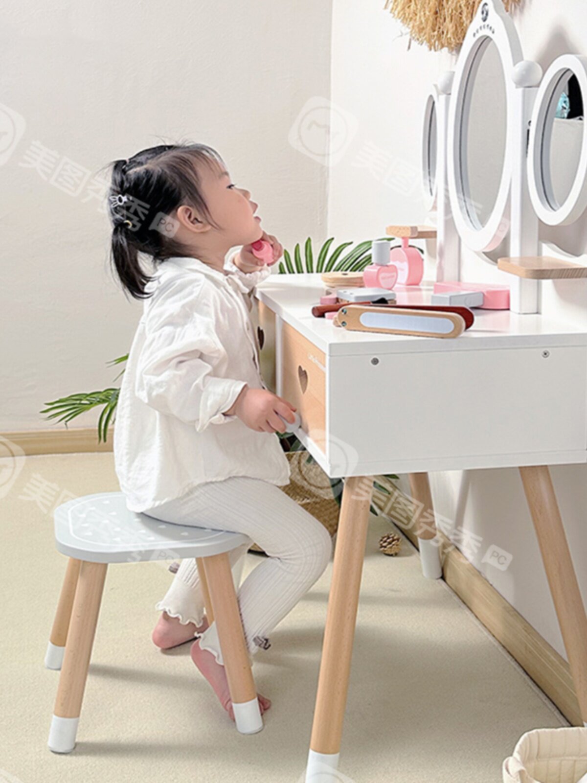 여자아이가 집에서 놀 수 있는 나무 유럽식 화장대와 여자아이를 위한 어린이 화장대 장난감  퍼즐 모방 부모-자식