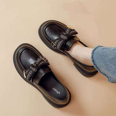 厚底黑色小皮鞋晚晚单鞋配裙子