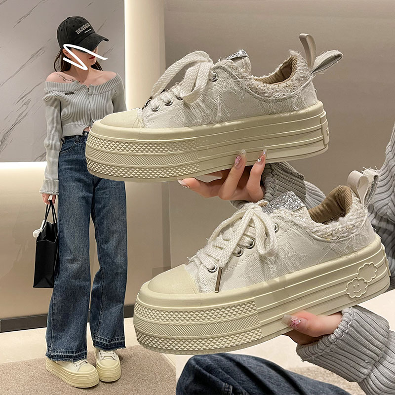 白色流苏休闲女款小众帆布板鞋