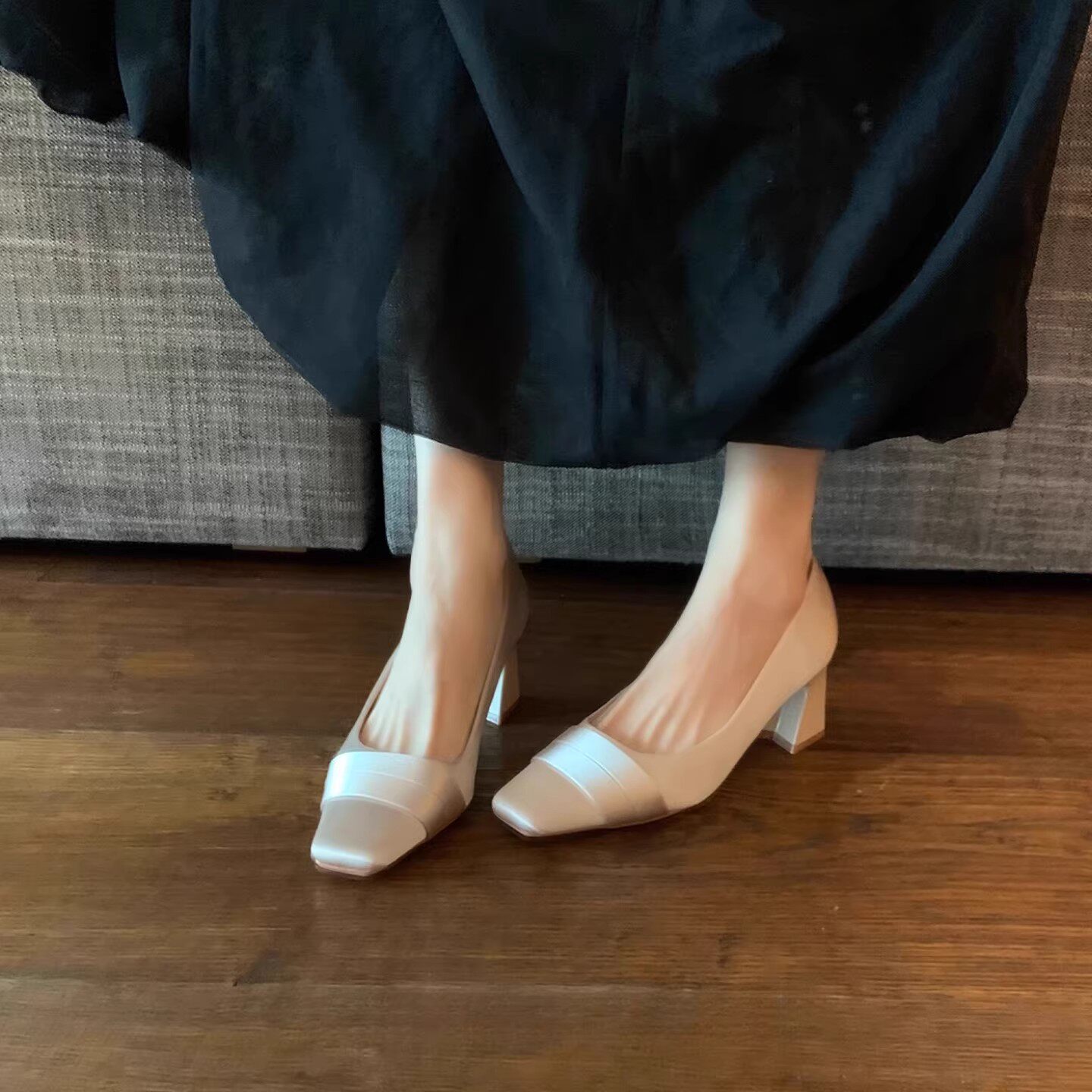 法式名媛绸缎裸色高跟鞋女2026年新款粗跟方头气质婚鞋不累脚单鞋