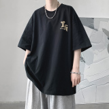 黑色