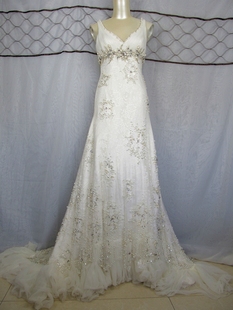 魅惑实拍法国原单重磅蕾丝珍珠钉珠深V拖尾高雅新娘婚纱晚礼服