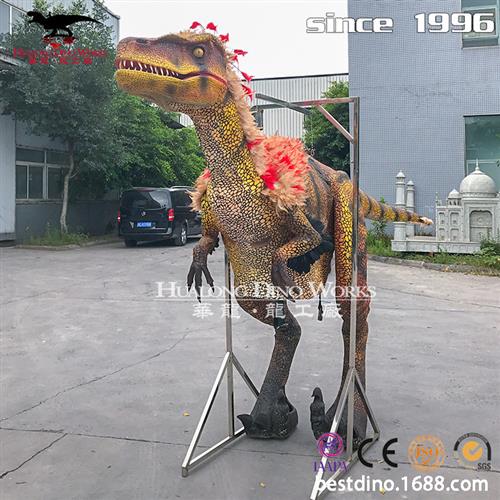 人穿恐龙模型服装舞台表演节日巡游互动拍照源头厂家来图制作