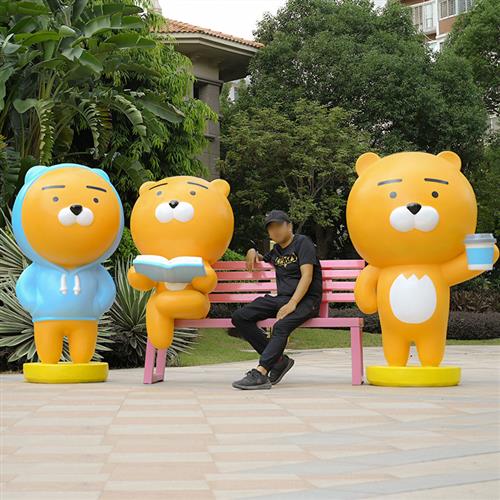 网红kakao熊公仔玻璃钢商场奶茶店瑞恩狮打卡拍照装饰座椅大摆件