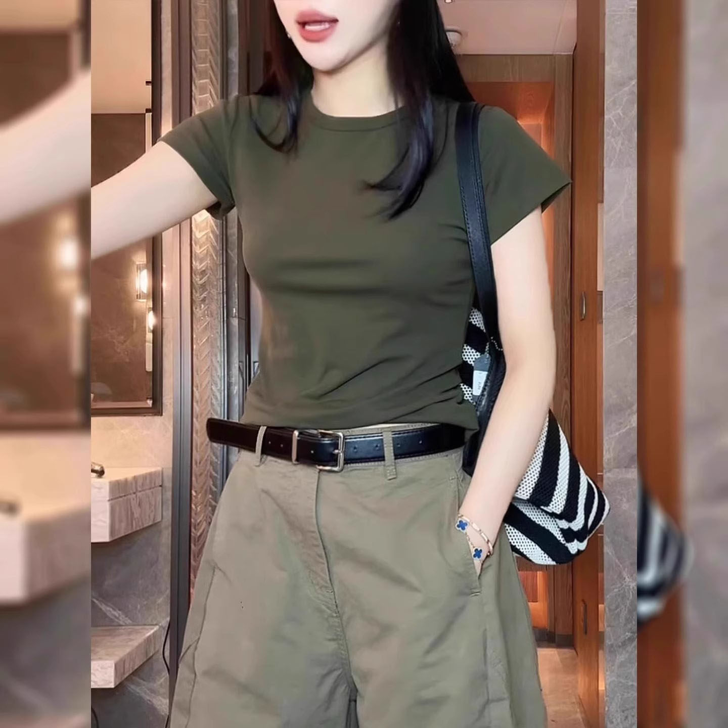 欧货复古军绿色正肩短袖t恤女夏季新款修身显瘦体恤高端大牌上衣