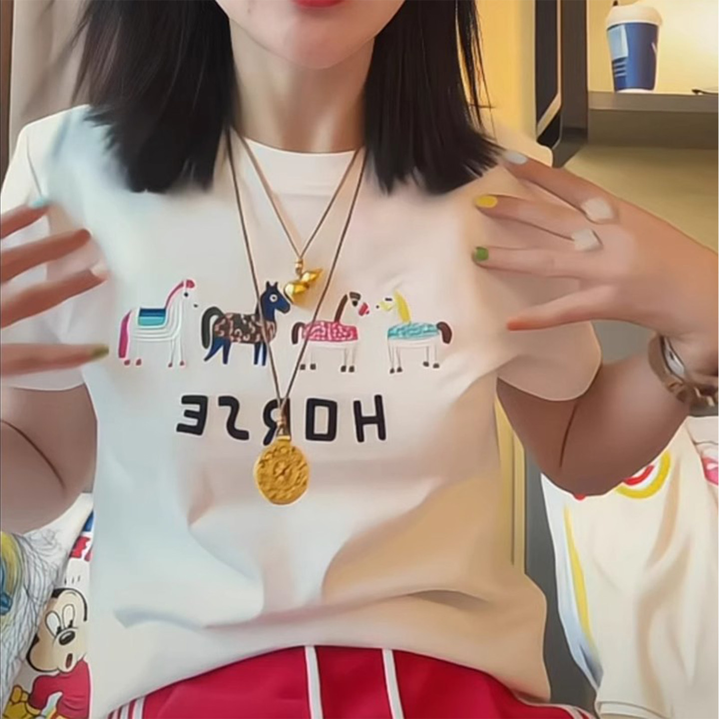 韩版重工彩色马印花正肩短袖T恤女2025夏季新款修身显瘦洋气上衣