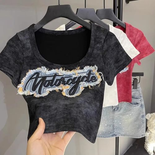 甜酷辣妹纯欲U领刺绣短袖