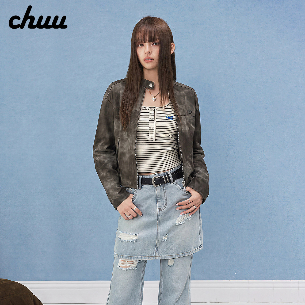 CHUU立领PU仿皮衣女2026年秋季新品字母绣花扎染做旧长袖机车外套