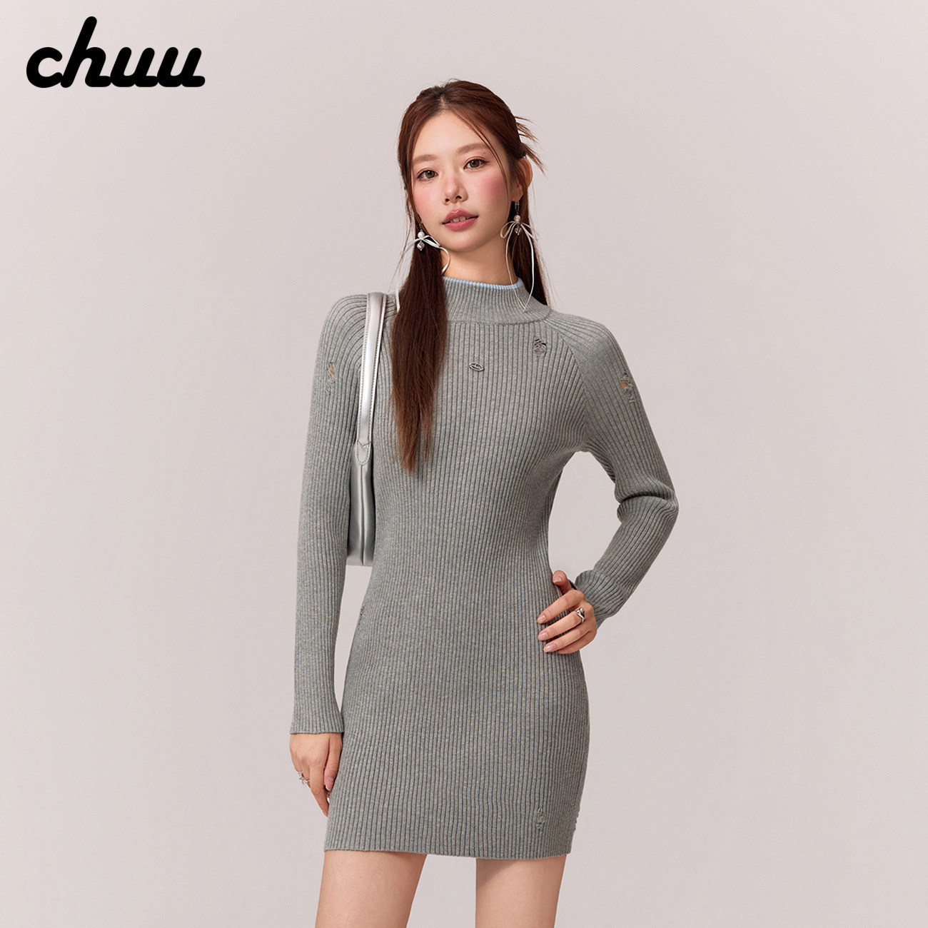 CHUU破洞针织连衣裙女2026冬季新品高个子半高领长袖修身毛衣裙子
