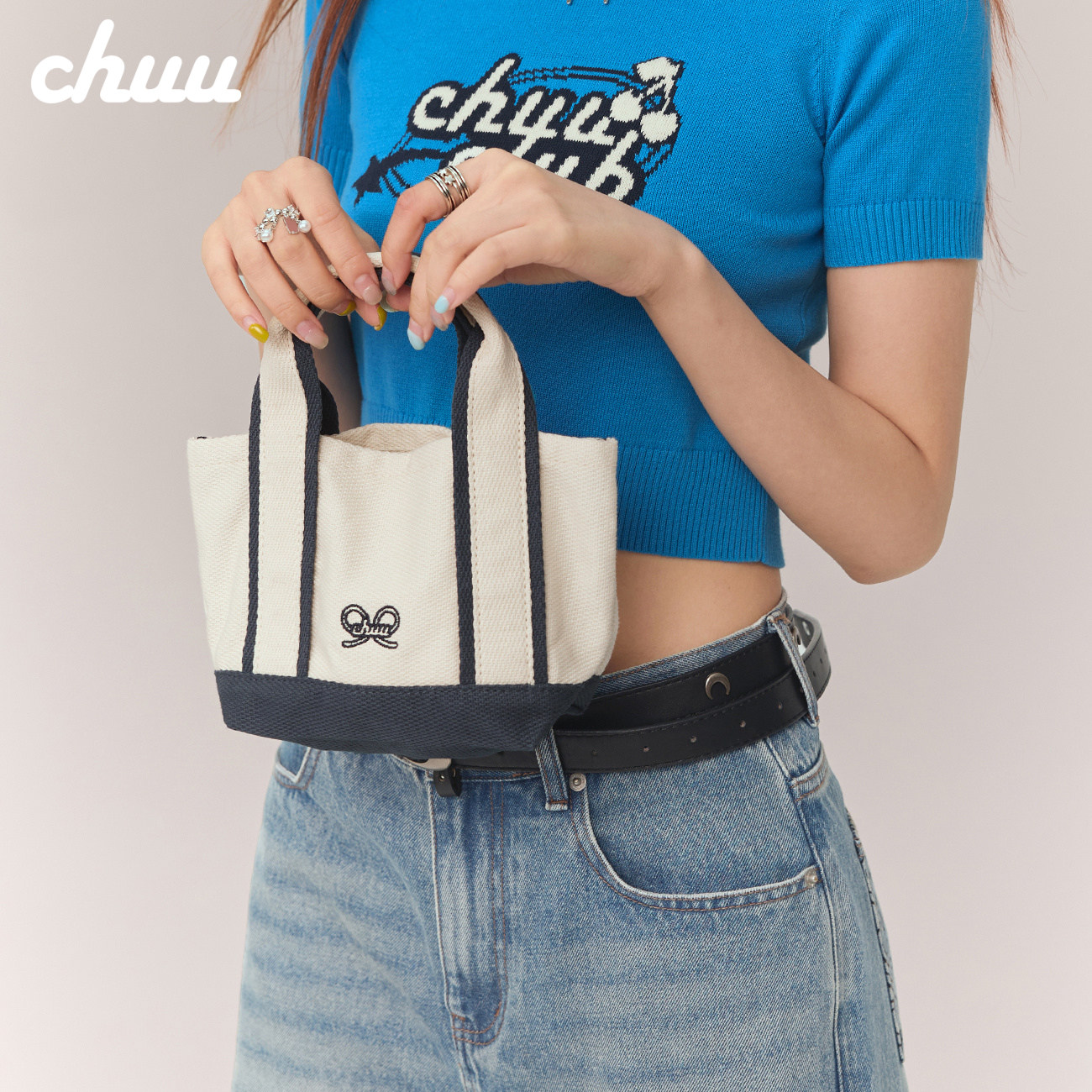 CHUU字母蝴蝶结刺绣手提包女2026年春秋新品撞色拼接帆布袋小包包
