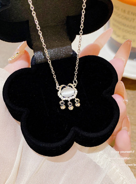 时尚轻奢饰品女高级感钛钢项链配饰小众设计平安锁吊坠精致链骨链