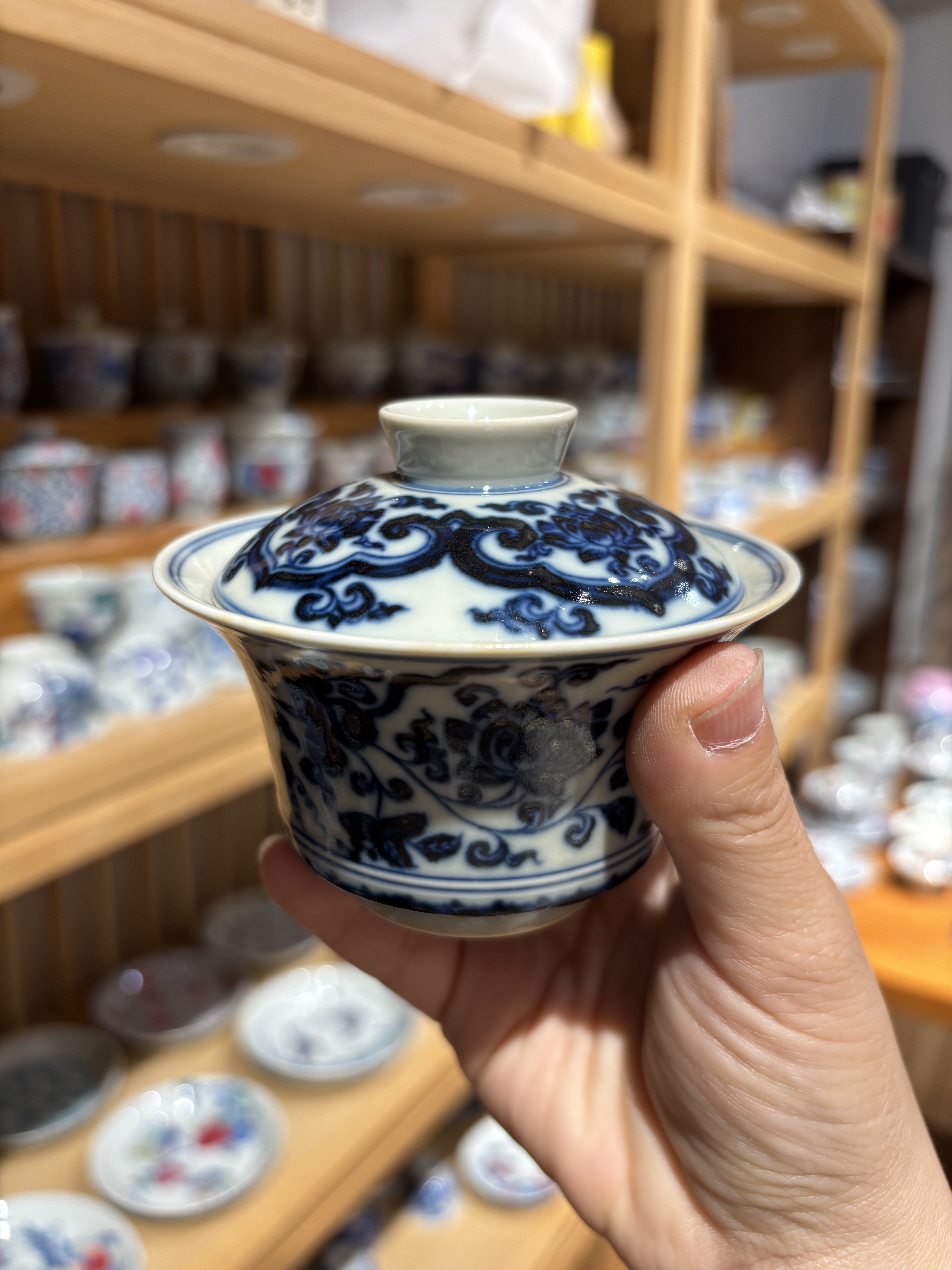 景德镇荧焰堂柴窑青花云肩纹马蹄盖碗