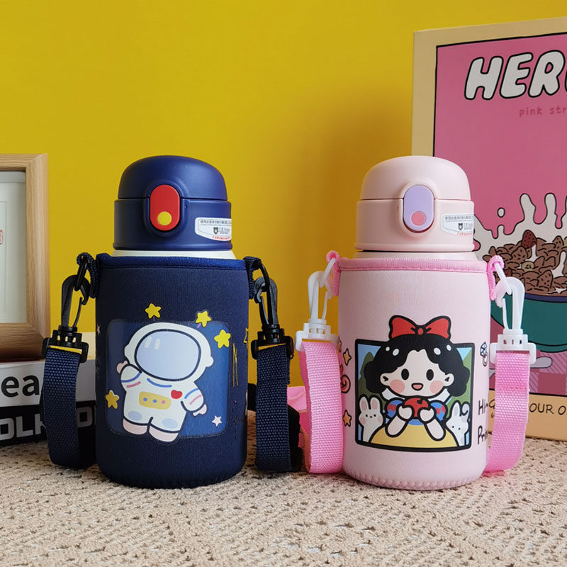 杯具熊儿童保温杯套保护套530ml吸管水杯套斜挎学生水壶套水杯袋