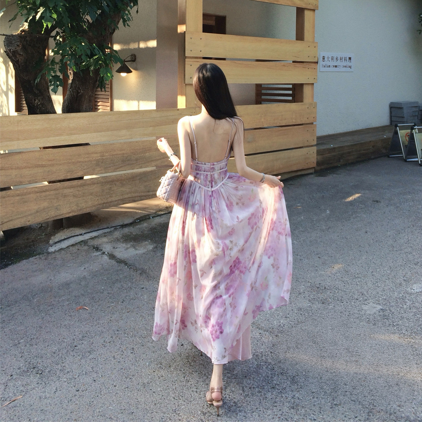 熊熊屋【胭脂桃花】温婉美人深V领收腰A字大裙摆印花吊带连衣裙