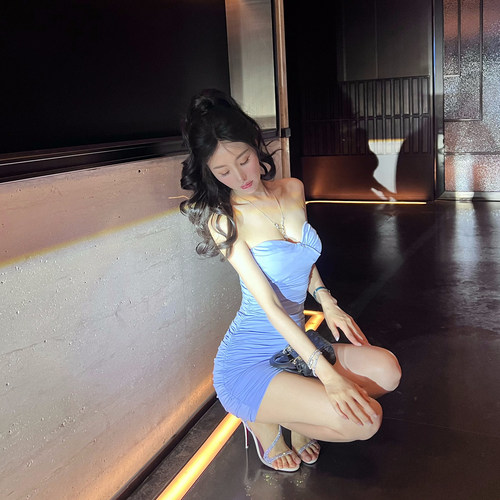 熊熊屋【淡颜美人】性感女人味掐腰包臀显身材抹胸连衣裙