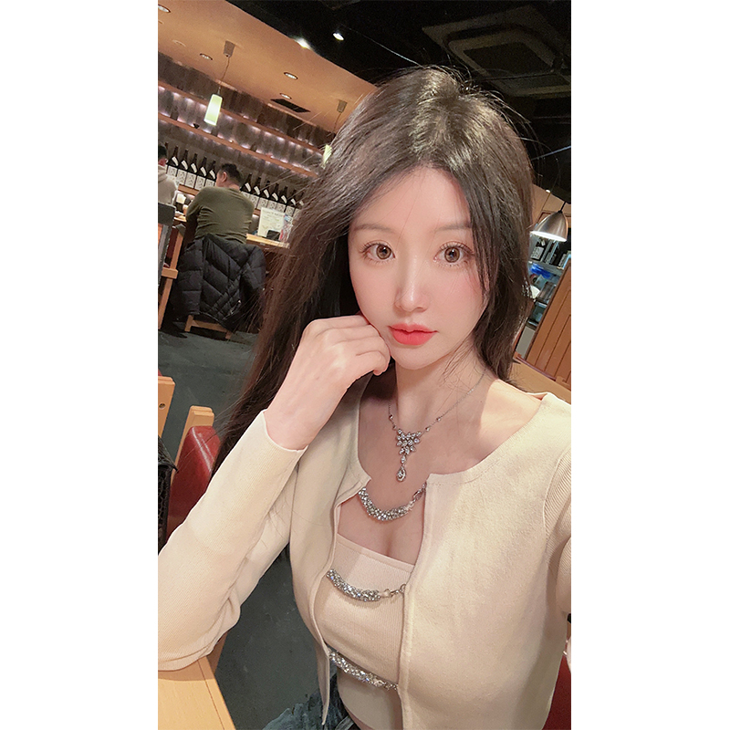 熊熊屋【钻石小衫】精致翘楚伊力特纱线吊带可解开钻链开衫套装