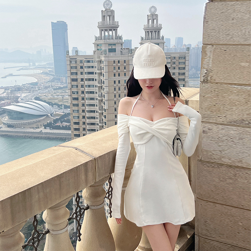 熊熊屋【春心萌动】盲买不出错挂脖一字肩纽结修身小A摆针织裙