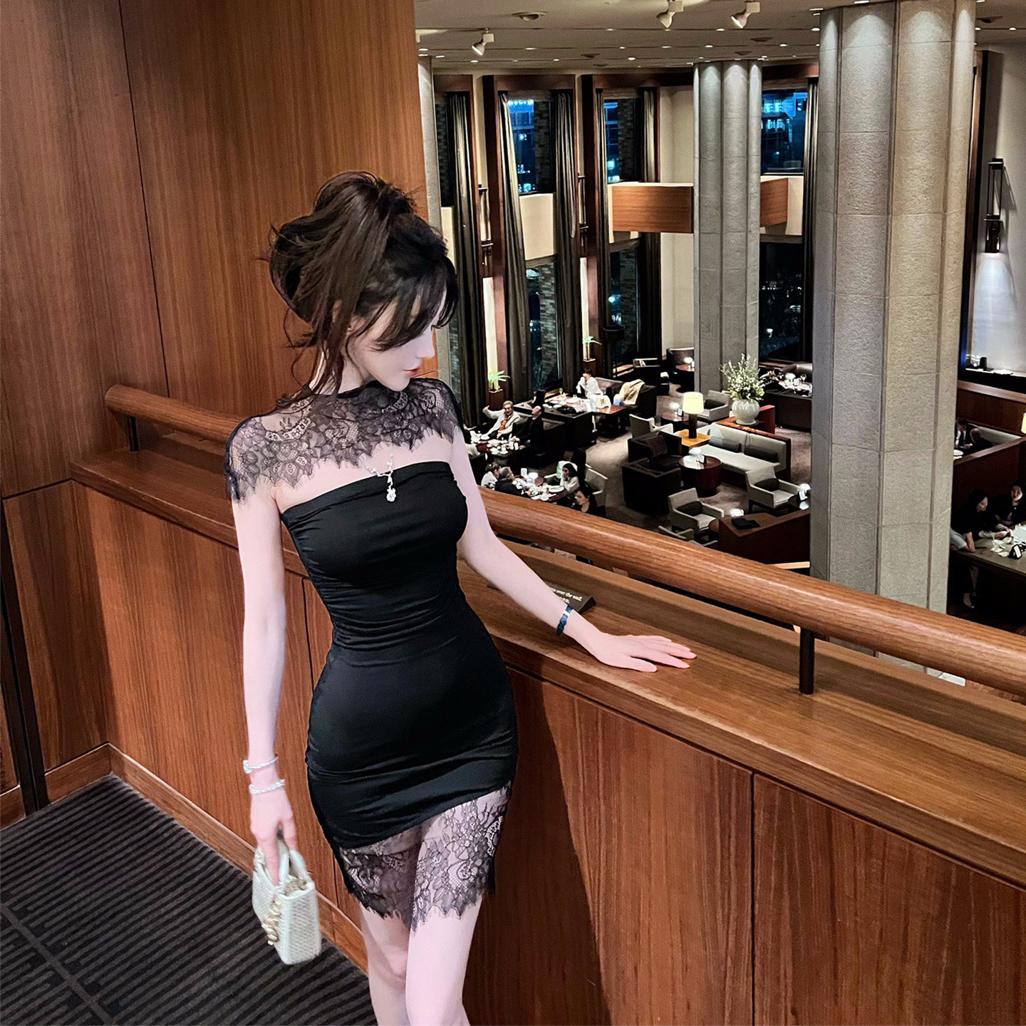 【迷人恶女】版型自带好身材坎肩掐腰包臀收褶蕾丝抹胸两件套裙