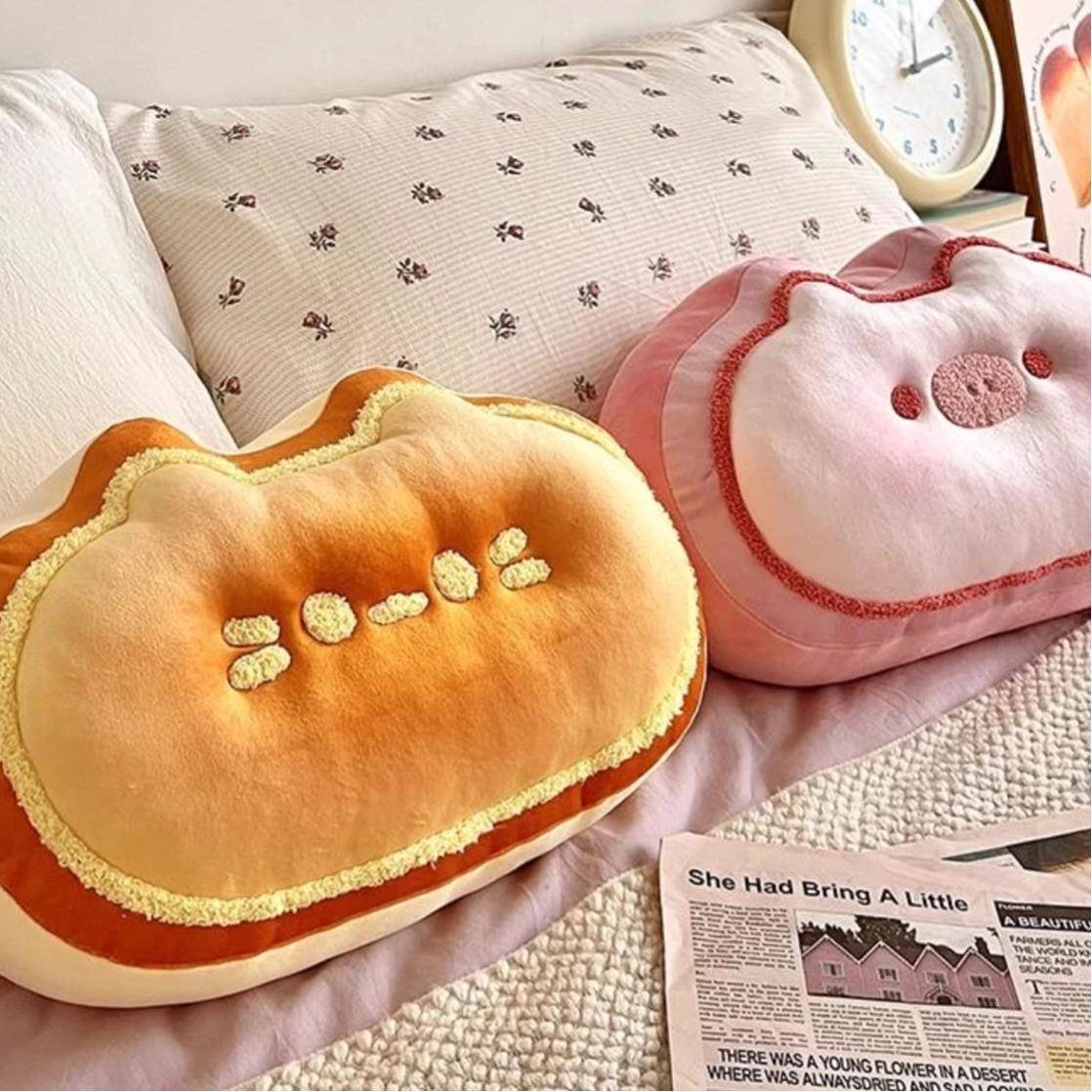 可爱芝士面包抱枕猫咪猪猪毛绒玩偶睡觉抱靠枕沙发靠垫女午睡枕头