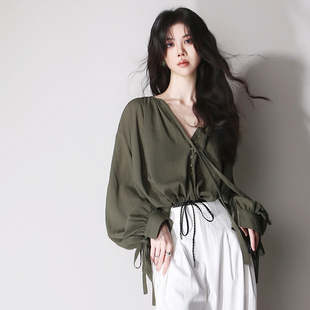 C85垂感显瘦复古温柔墨绿显白系带宽松欧美简约灯笼长袖打结衬衫