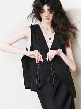 U91显瘦叠穿混搭新中式不对称复古休闲毛边格子盘扣V领马夹背心