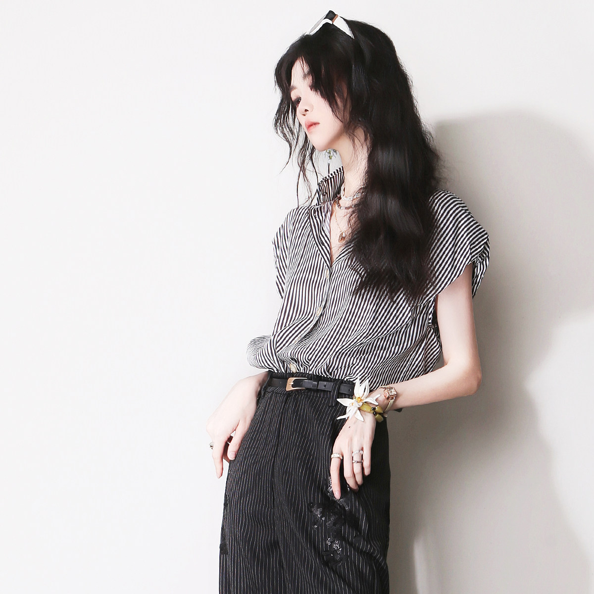 F62遮手臂泡泡袖落肩设计简约翻领条纹欧美风显瘦百搭无袖衬衫