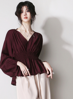 D11显白复古暗红色褶皱V领收腰灯笼袖宽松显瘦长袖套头长袖衬衫